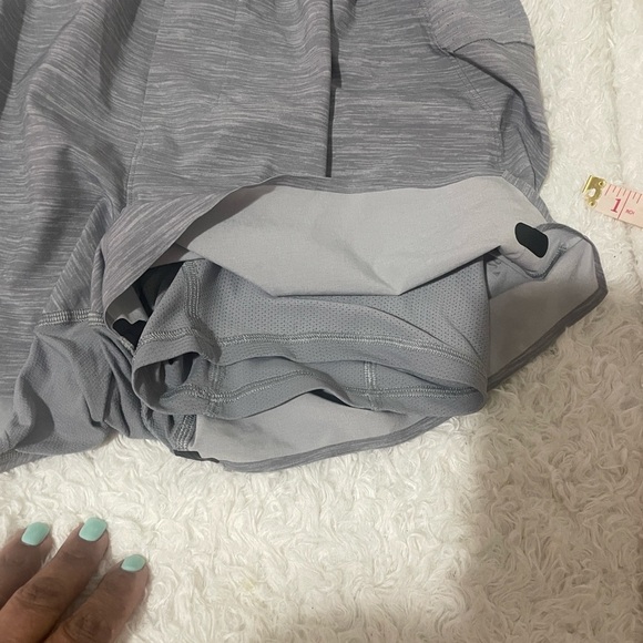 Lululemon Gray men’s Shorts - Picture 5 of 12